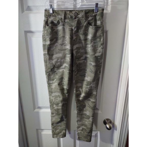 So High Rise Ankle Leggings Junior Size 7 Light Green Camouflage Print - Picture 1 of 9